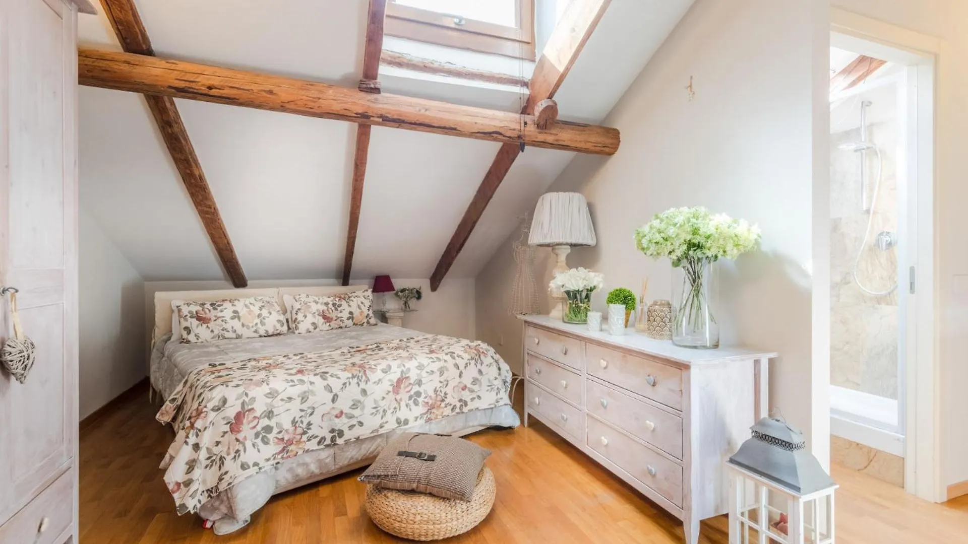 The Rooftop Penthouse With Elevator In Lucca Apartment