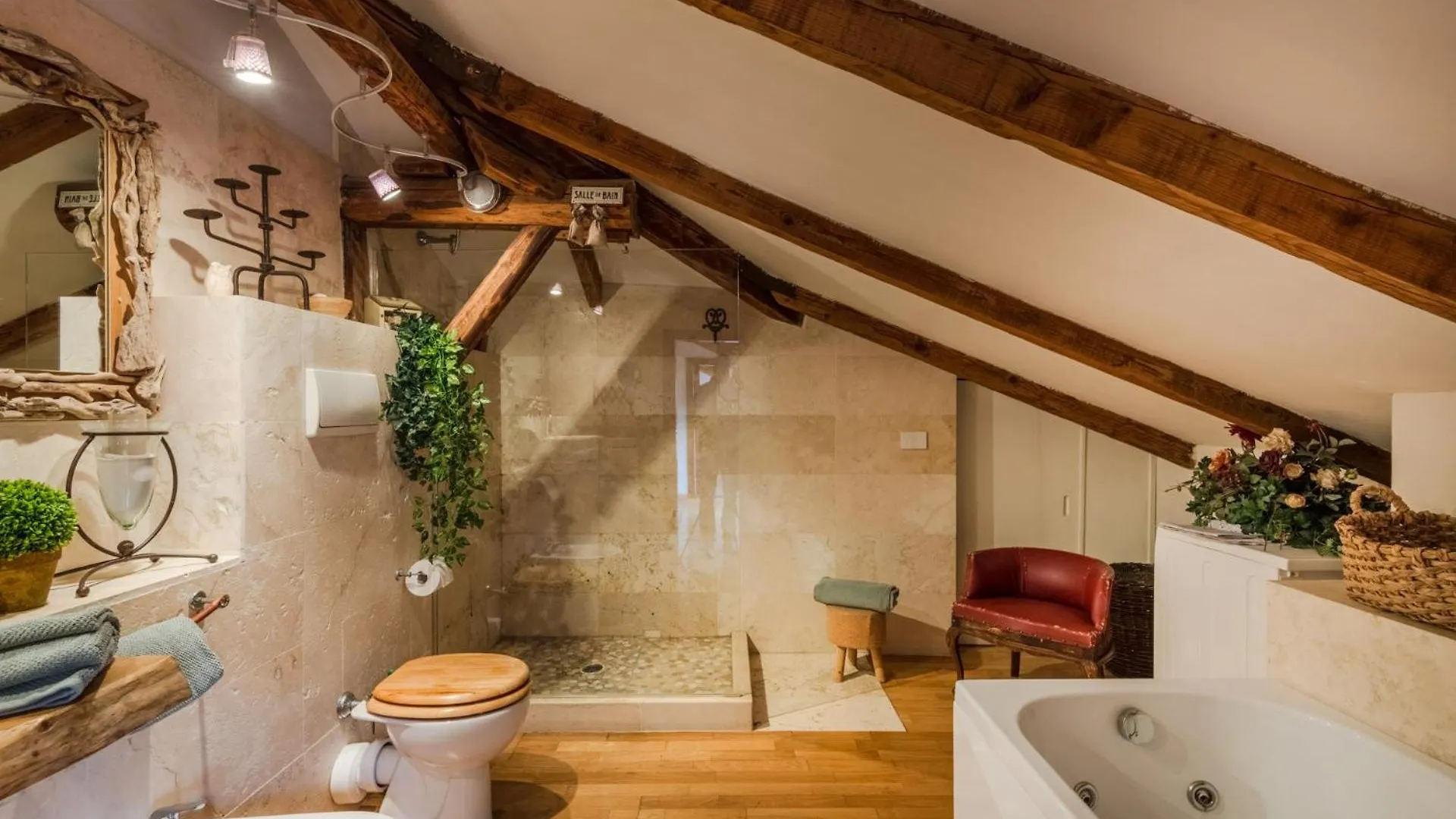 The Rooftop Penthouse With Elevator In Lucca Apartment