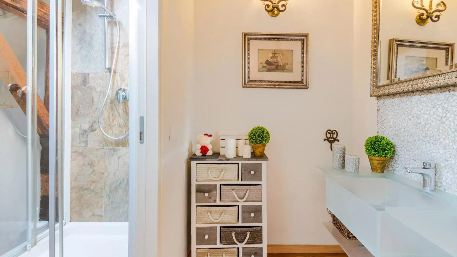 The Rooftop Penthouse With Elevator In Lucca Apartment